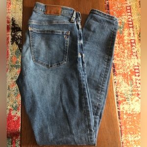 Women’s Madewell 8” skinny jeans 28T
